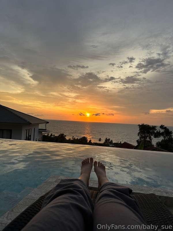 🌅  Honestly, every time I see such a sunset, my heart fills ..