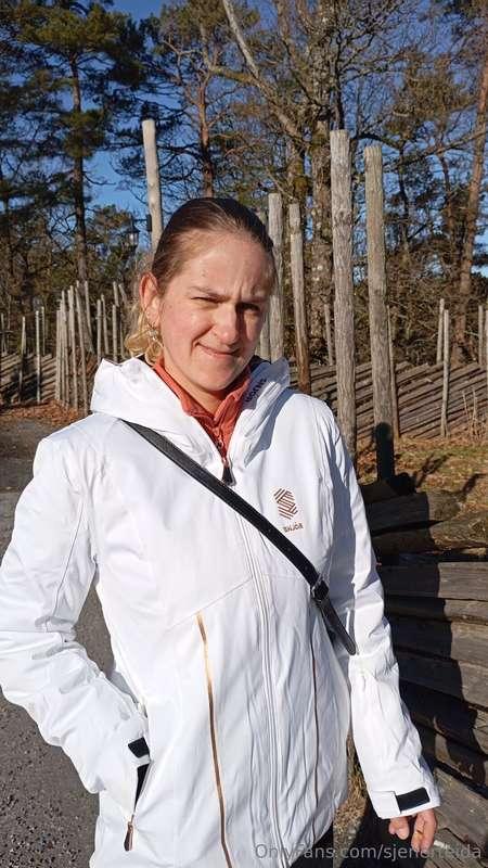 flasha titså i dyreparken der i dag, film kan sendes mot tip..
