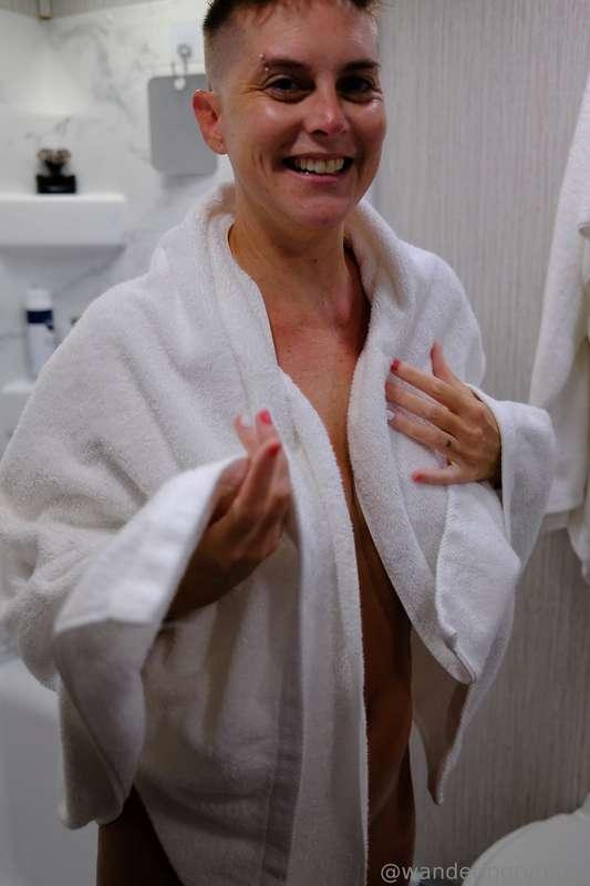 I know you wanna rip this towel off me as I show off my nude..