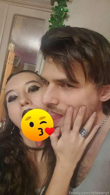 He very likes my Long Tongue!

#fyp
#rofdeenyt #sexy #fetish
#girl #girlfriend
#tongue #longtongue #bigtongue #tonguefetish 
#lips 
#lipstick #blacklips 
#makeup
#lick #licking
#tyneedfor 
#boy #boyfriend
#couple

@tyneedfor 
