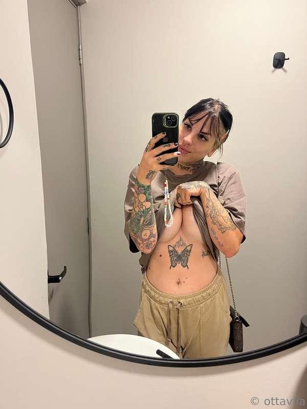 Be honest☺️Do you like my tummy?☺️