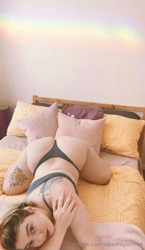 24⏰POV: You walked into the wrong room, but @pippafree doesn..