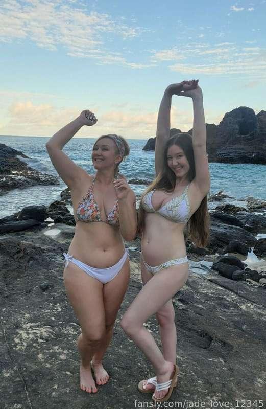 Beach day with my mama 🌤️😁🌊 
@CrystalSunshine 

#beach #bikinis #preggo #bikini #tummy #preggers #pregnant #pregnancy #thick #fansly #fyp #milf #mommy #girls #outdoors #outdoor #outside #mom #mommy #milf #gilf #family #hotmom #fansly 