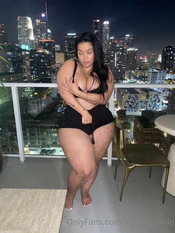 Ive been feeling the urge to get naughty on the balcony late..