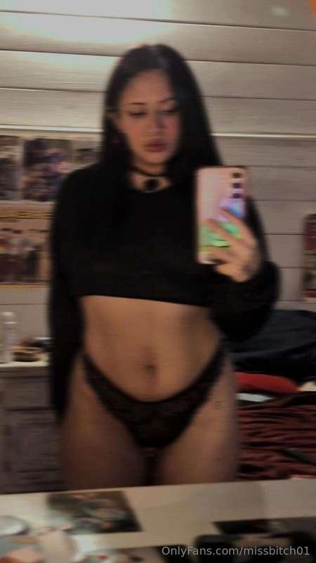 💌 I can be cute and hot at the same time.. do you want to se..