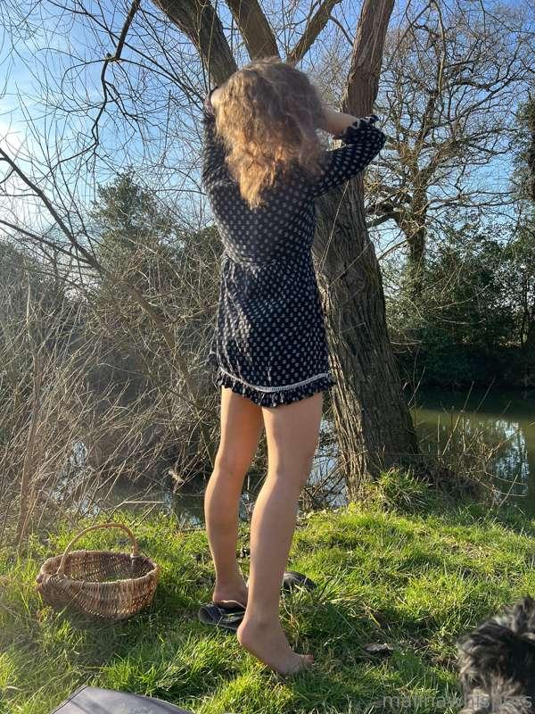 I went to pick some wild garlic yesterday. I was wearing my ..