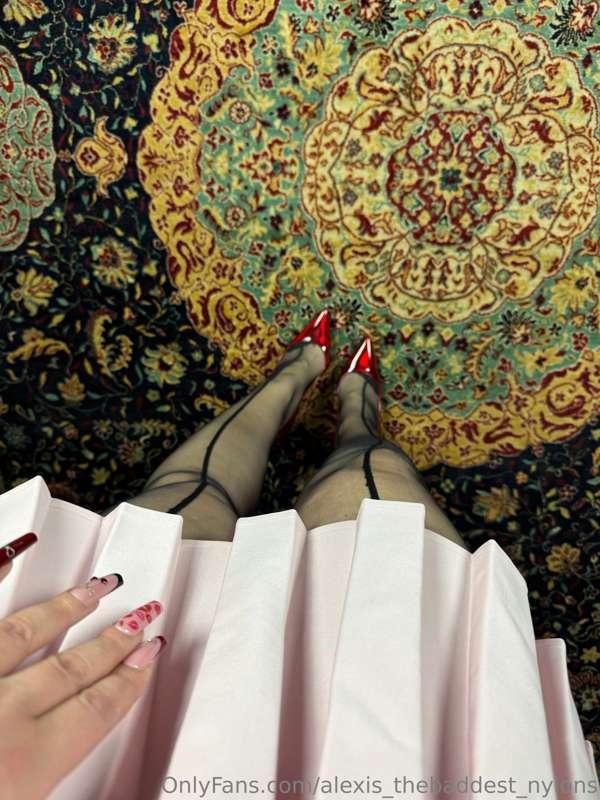 alexis_thebaddest_nylons image #0