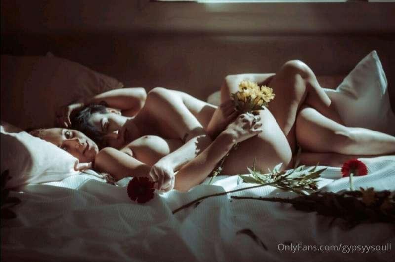 Connection🌼😍

Pussy on pussy💦🤤