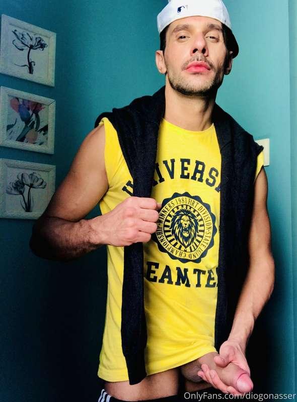 Hey guys !!wake up Really horny this morning!!