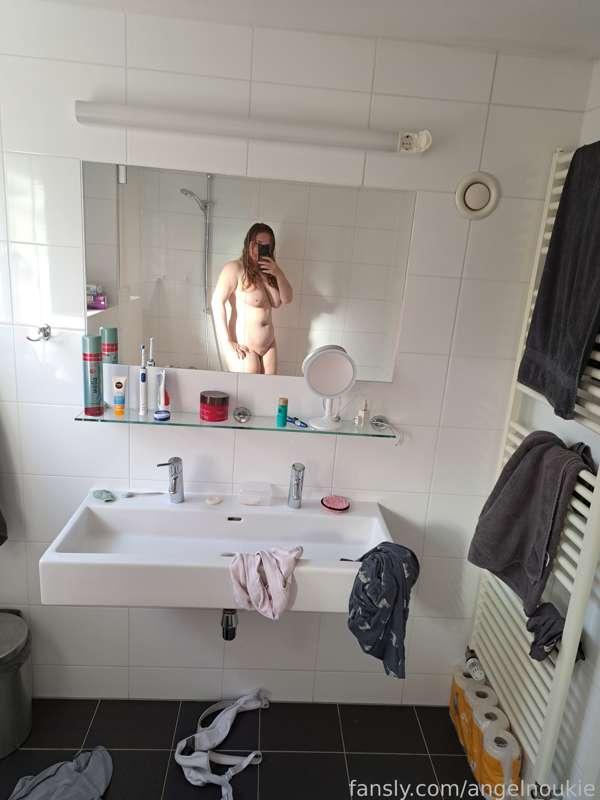 Some nudes on vacation hehe i love this mirror