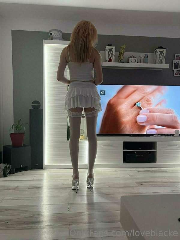 do you think this skirt is too short for a nightclub on the ..