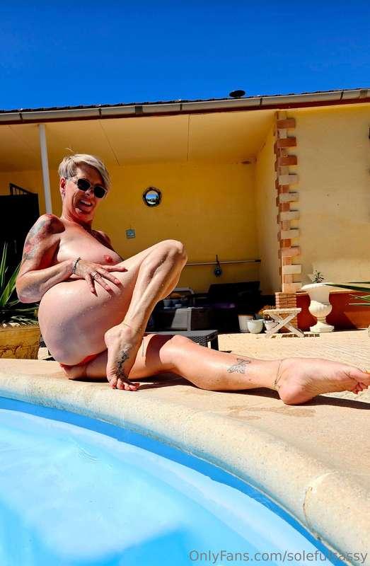 First day on working on my tan! 🧡 I'm back in UK now so thou..