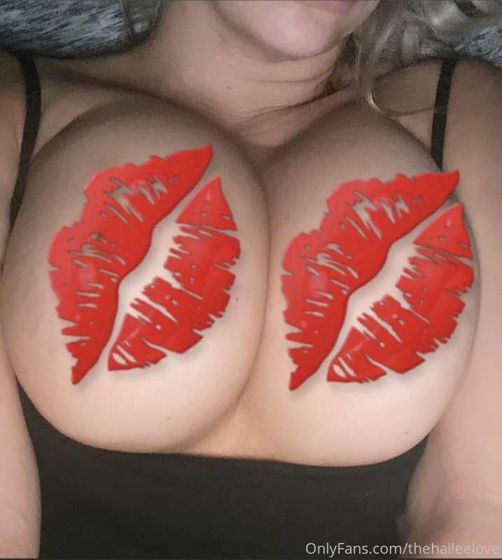 4 pics of my BOOBIES...