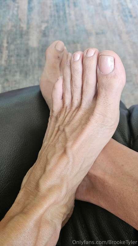 Just got a fresh Pedi for all you foot lovers. The color is ..