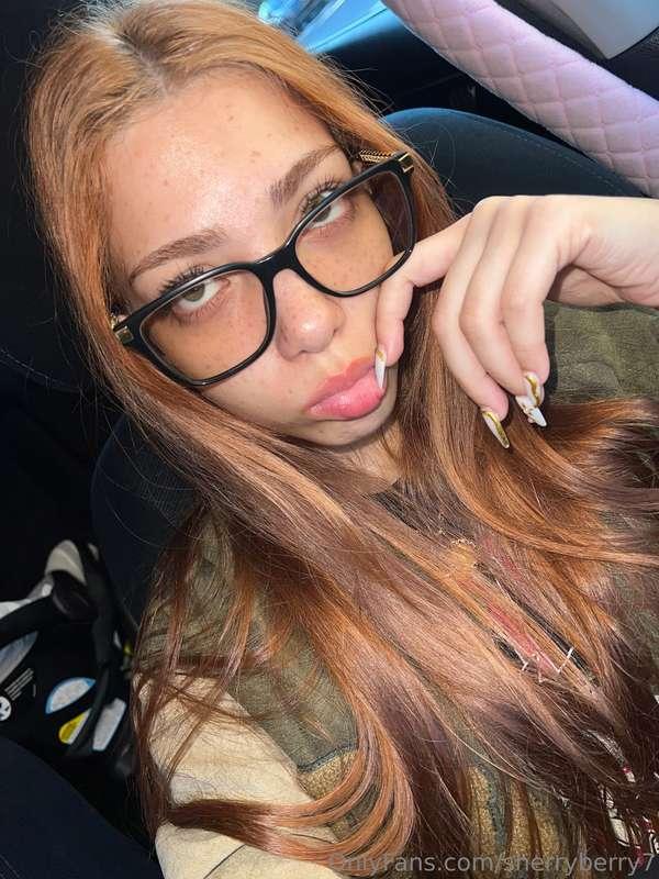 don’t you wanna cum on my pretty face?😈