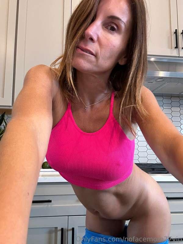 Should we get naughty on the kitchen island😈?
