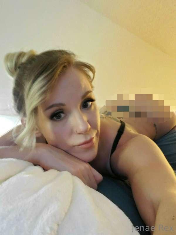 Oooooooo Okay here it is.... 
Sexy girl next door vibes, all..