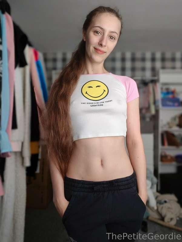 Swipe to take off my bottoms 😈