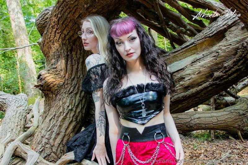 laceandleashesallin image #33