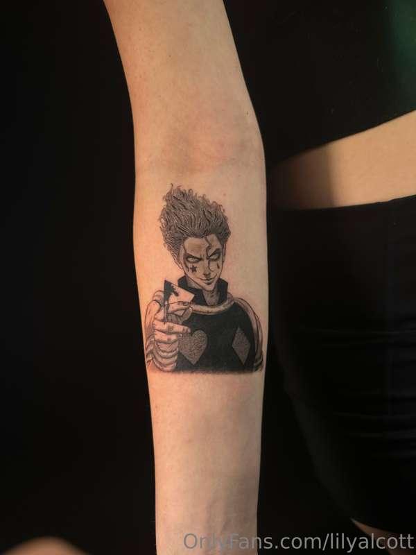 Here it is! I got Hisoka from Hunter x Hunter! I’m gonna get..