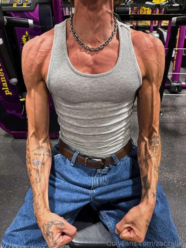 pumped up 😜 imagine how veiny my dick looks rn