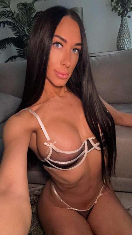 VIP is where I get wild—come be my favorite viewer 😘💌