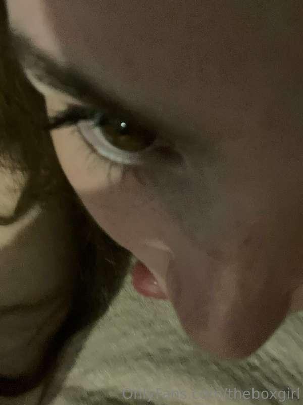 Ready to suck you off... DM me 