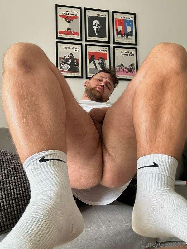 Serving you hairy ass & confidence! 😈🍑