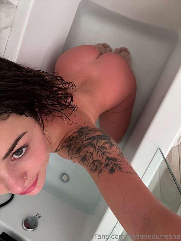 Petite fesses rouge 👀parceque j’ai un peu trop chaud…🤭