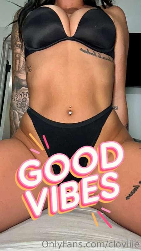 Want these four sexy pics without the emojis? Check messages..