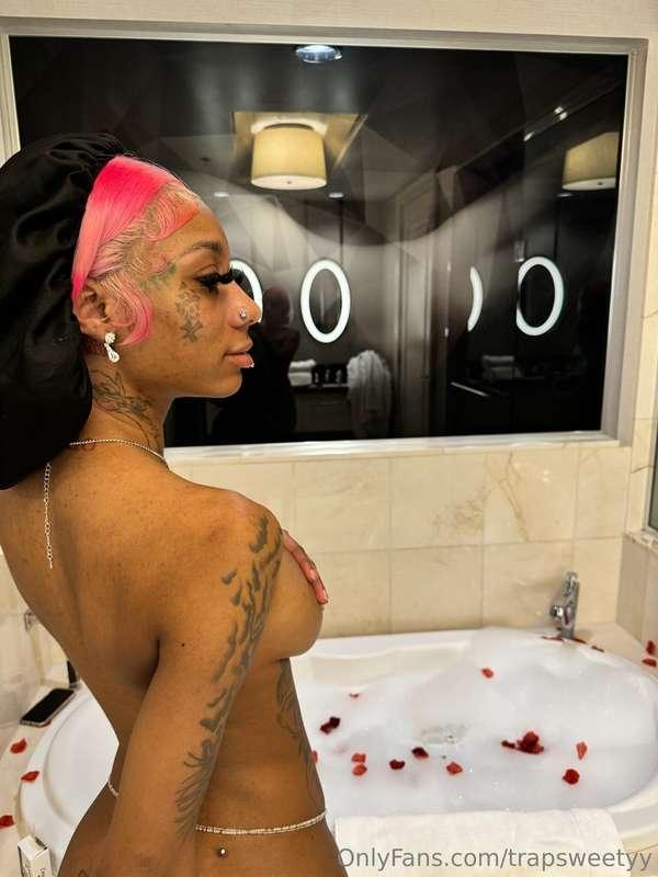 Your favorite slut is BACK TODAY!!🥰🥰when your free tonight j..