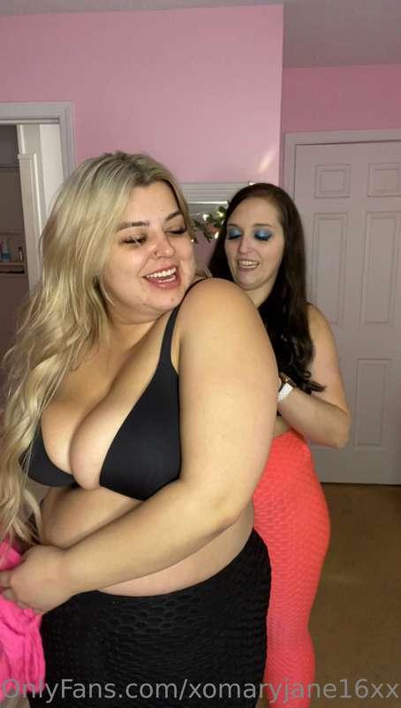 Besties help each other undress 😝
Like if you’d help 😘