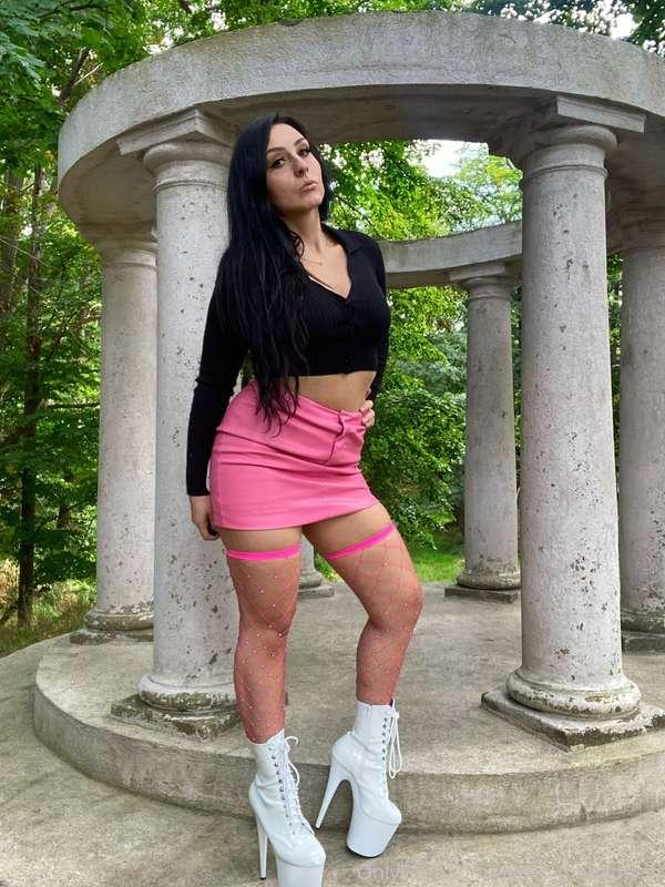 Hello my dear slaves 😏🎀💖 
Here is your Aphrodite🏛