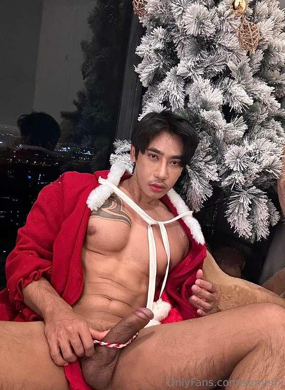 👅😁😂after party 🎄🎄🎁😀✌️ Come suck me. หลังปาร์ตี้มาจัดอมควยให้..