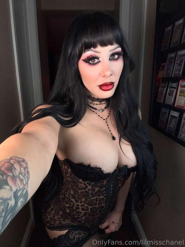 Bet these lips would look so fucking good wrapped around you..