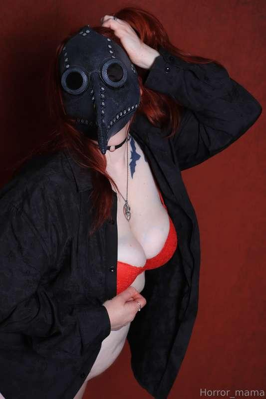 As promised hear us my lewd photoshoot in the red lingerie