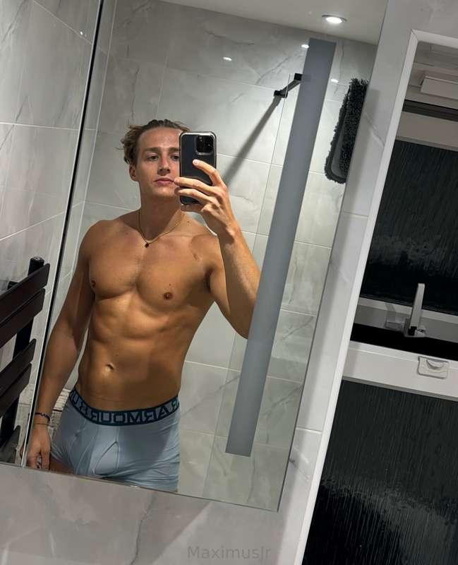 My job today is skin care and your job should my dick care😜