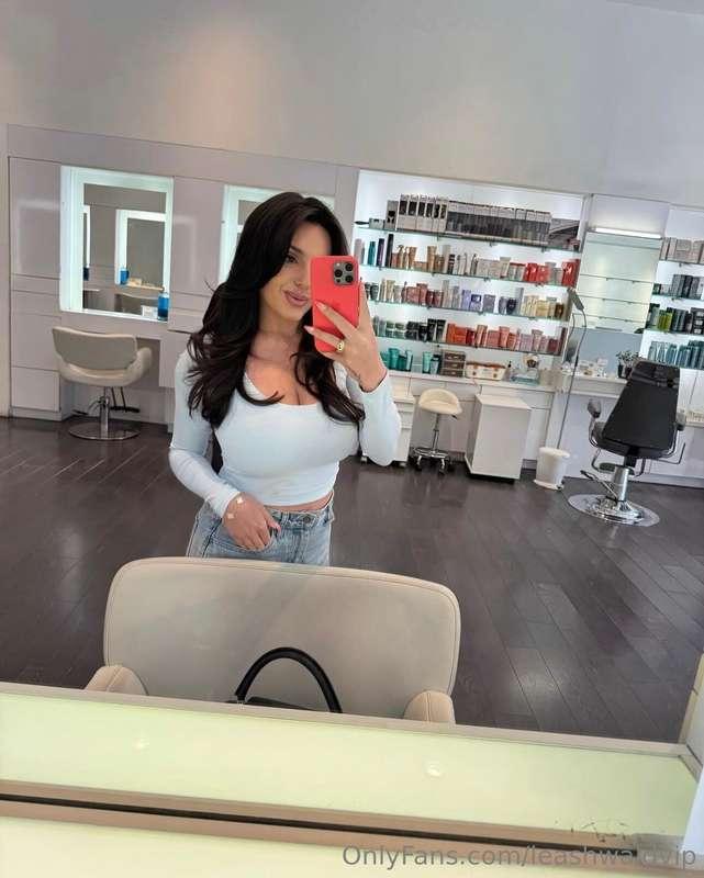 You like brunettes Baby? 🥰