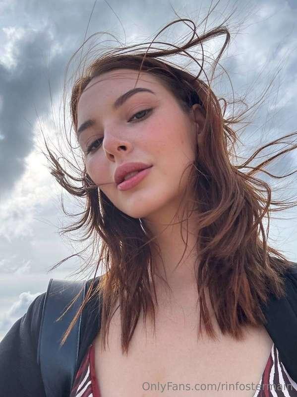 Me, the sky & a little bit of chaos in my hair ✨