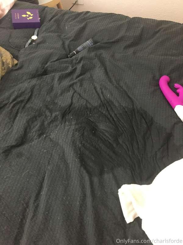 Jesus I even put a towel down while camming. Squirting is be..