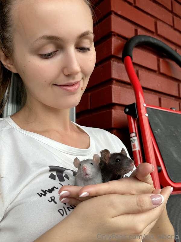 Sharing the most intimate moments of my life 🐭