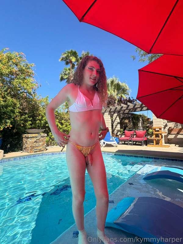 If you saw a trans girl in a bikini at the pool would you tr..