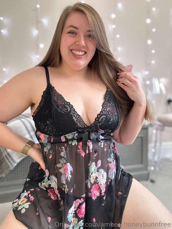 Do you like my outfit? 🖤