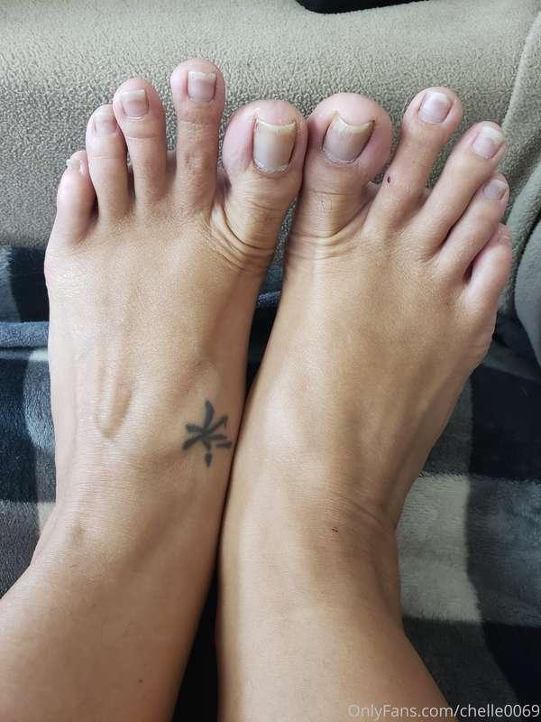 Hey FOOT LOVERS! 👣 Extra post today and this ones for you! M..