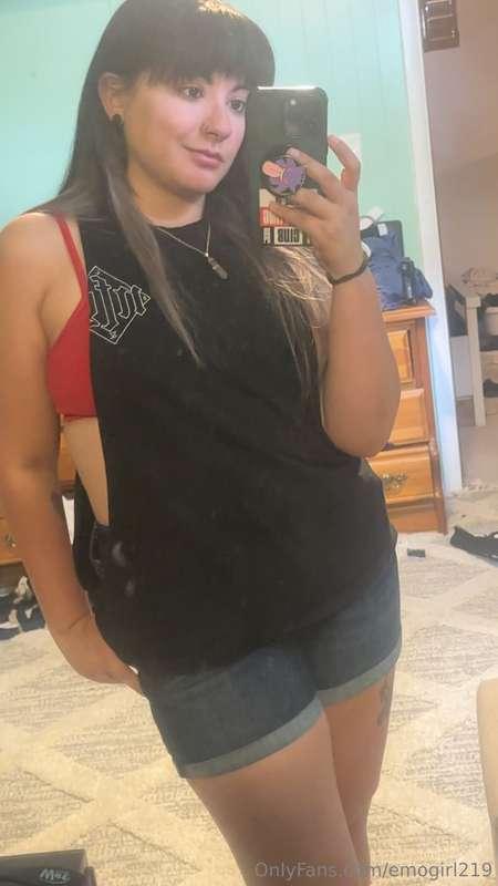 What are you wearing on this lazy Sunday? 