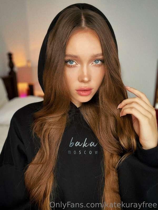 😘😘😘
hoodie on top, nothing on the bottom. are you waiting?