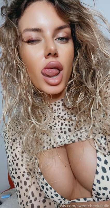 When I am feeling horny my tongue is out 👅👅👅👅