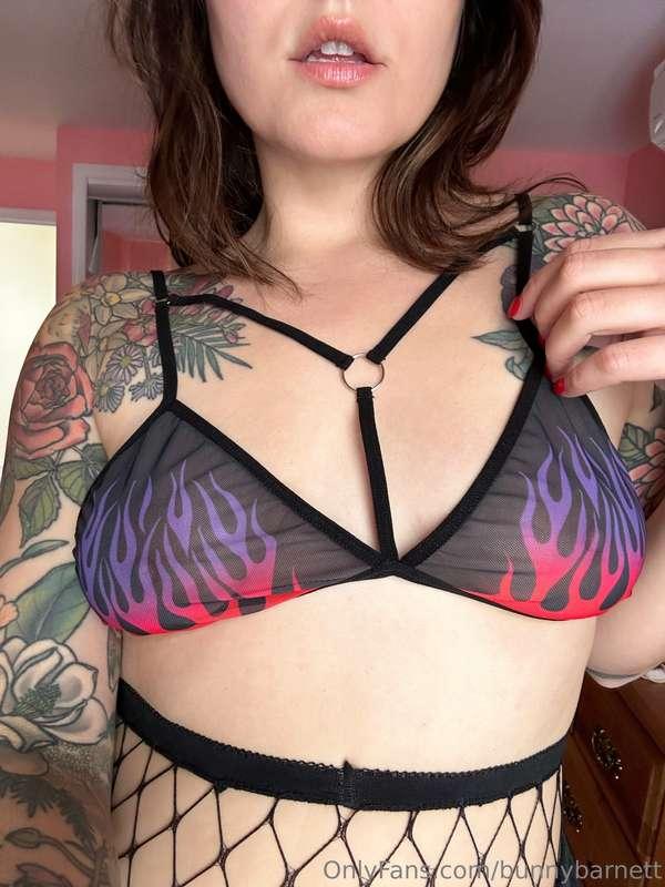 Swipe for titties ➡️