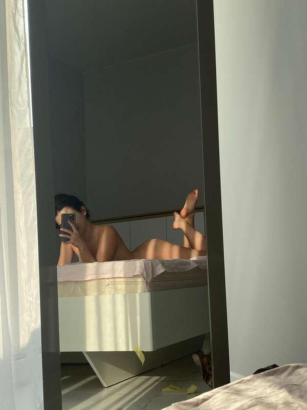 I think that mirror selfies and videos are a separate form o..