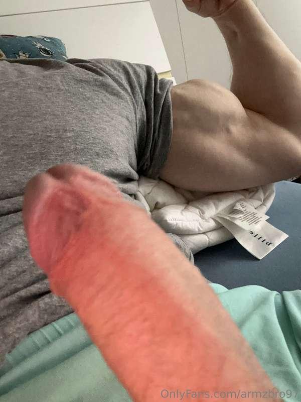 Hard cock and hard biceps 🍆💪